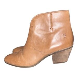 Frye Jennifer Leather Ankle Boot Heeled Western Booties Cognac Women’s size 6.5